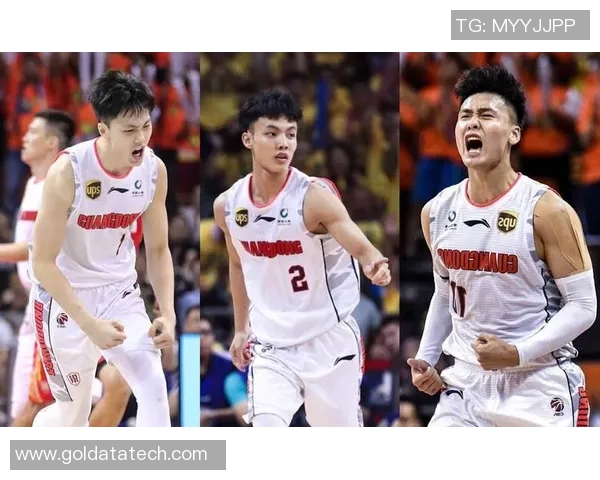 周鹏：从篮球场上的拼搏到生活中的坚持，见证成长与奋斗的传奇之路